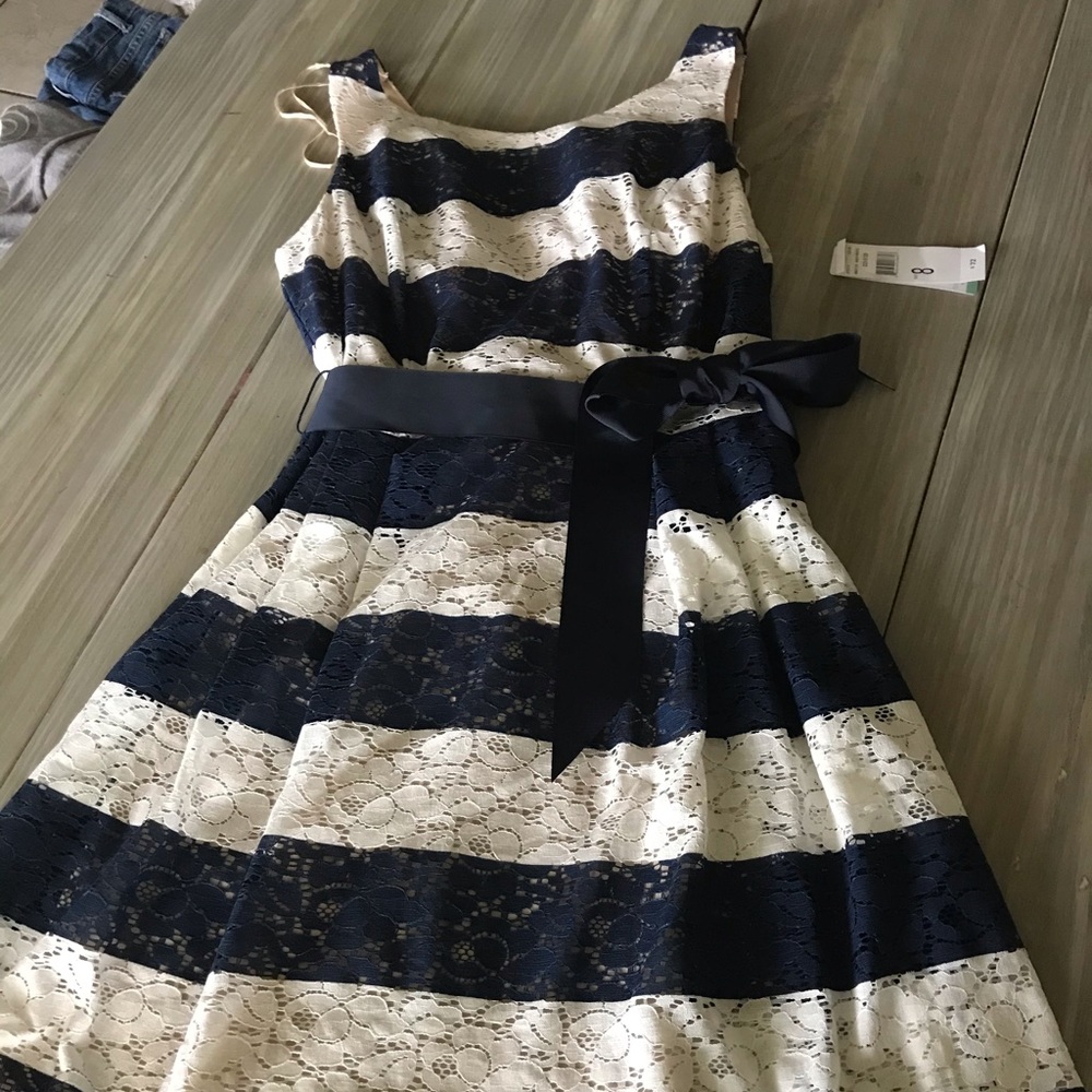 Dress - Picture 2 of 4
